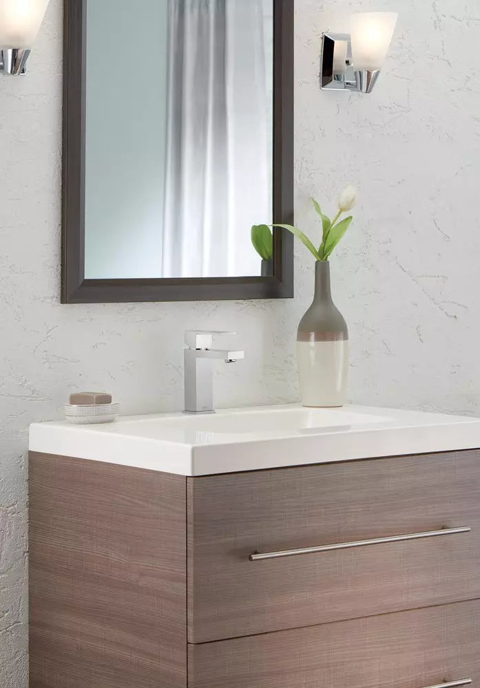 Bathroom Faucet - DELTA FAUCET CO - Single Handle Centerset Bathroom Sink Faucet in Chrome