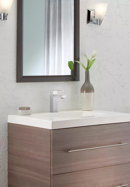 Bathroom Faucet - DELTA FAUCET CO - Single Handle Centerset Bathroom Sink Faucet in Chrome